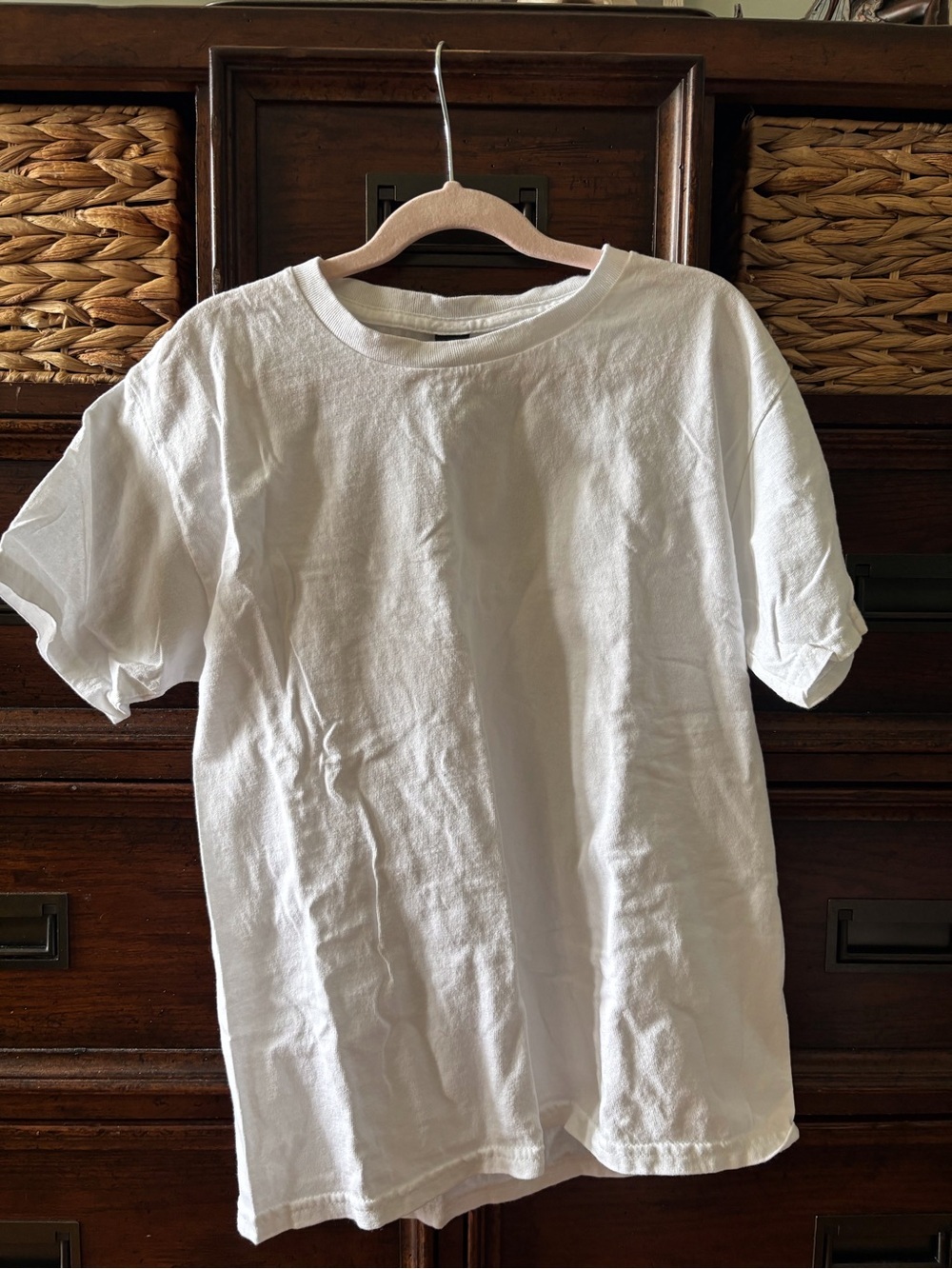 White short sleeve tee in size M